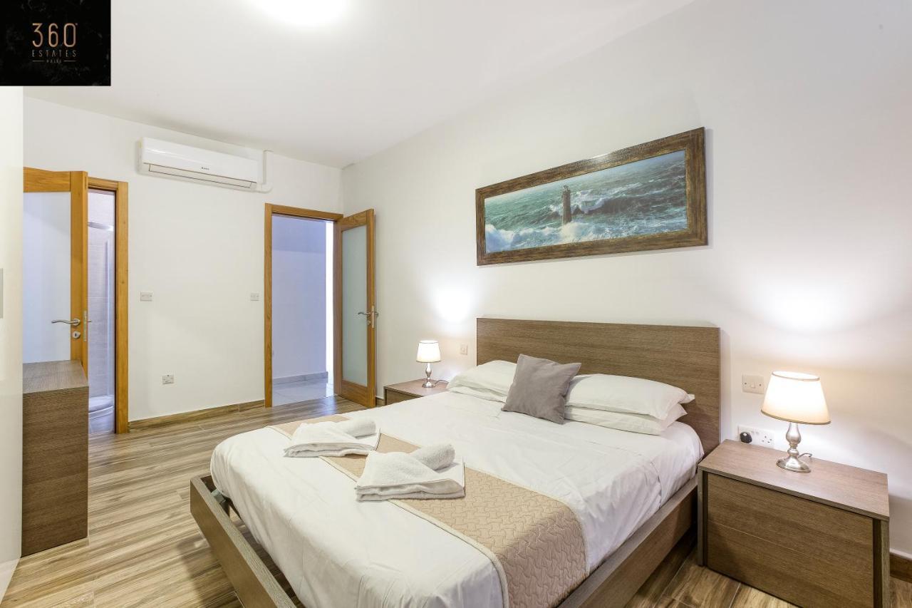 Апартаменти Lux Sea Front Penthouse With Breathtaking Views In St Pauls By 360 Estates Сент-Полс-Бей Екстер'єр фото