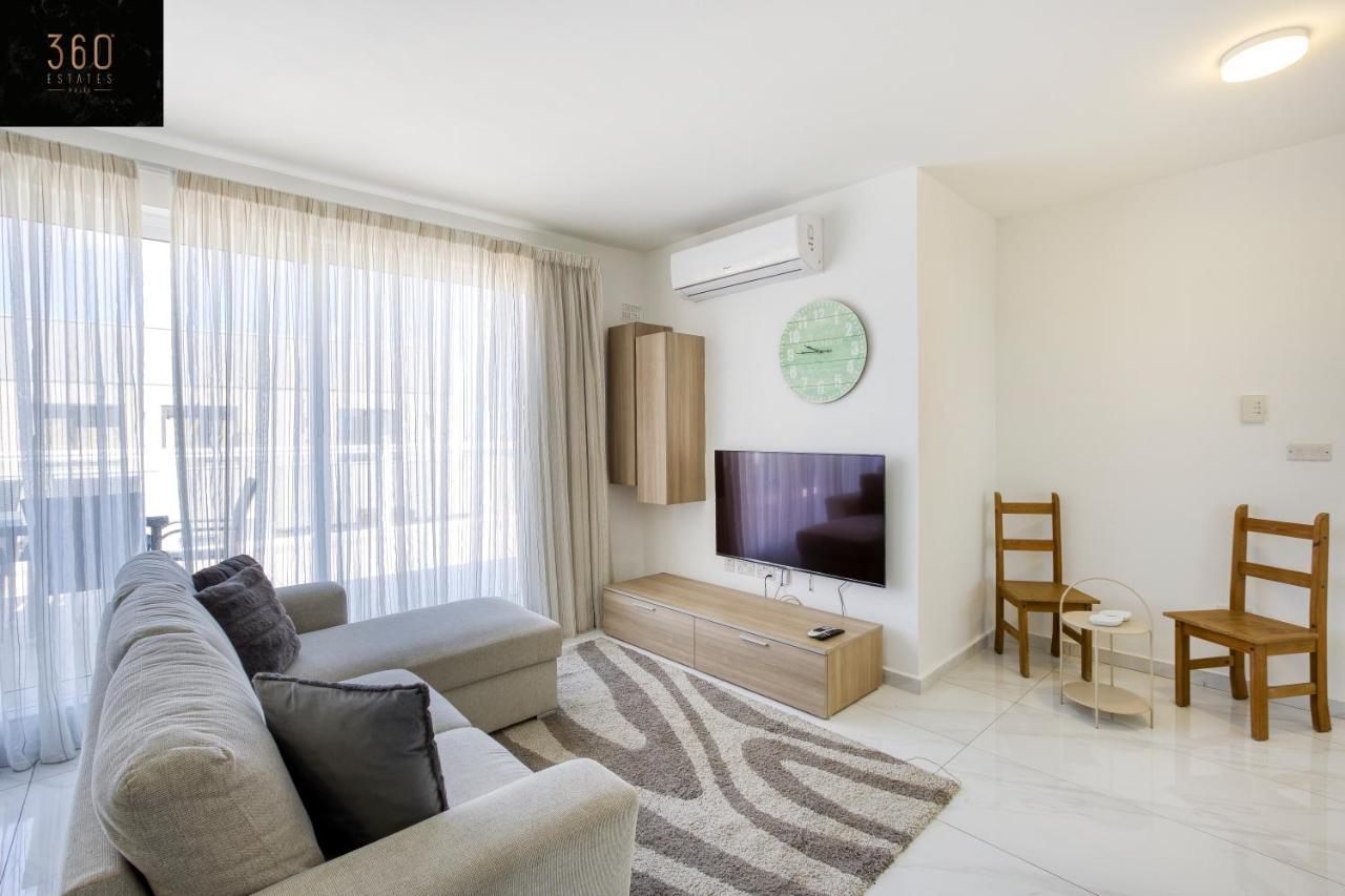 Апартаменти Lux Sea Front Penthouse With Breathtaking Views In St Pauls By 360 Estates Сент-Полс-Бей Екстер'єр фото