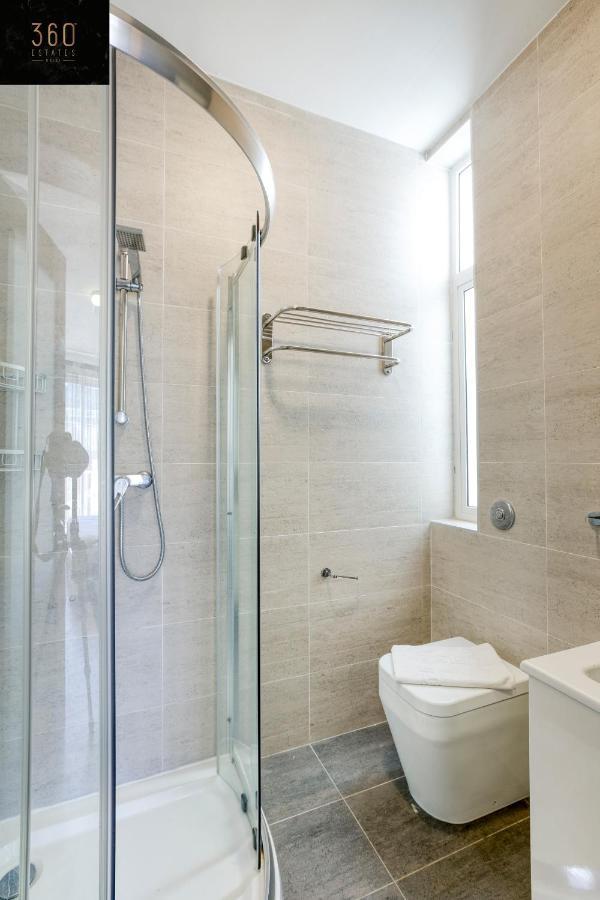 Апартаменти Lux Sea Front Penthouse With Breathtaking Views In St Pauls By 360 Estates Сент-Полс-Бей Екстер'єр фото