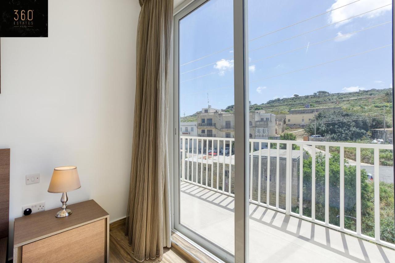 Апартаменти Lux Sea Front Penthouse With Breathtaking Views In St Pauls By 360 Estates Сент-Полс-Бей Екстер'єр фото