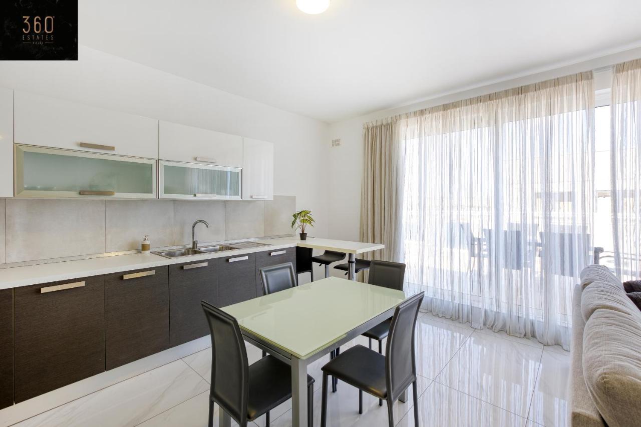 Апартаменти Lux Sea Front Penthouse With Breathtaking Views In St Pauls By 360 Estates Сент-Полс-Бей Екстер'єр фото